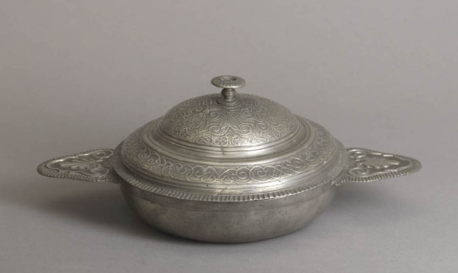 écuelle couverte à oreilles